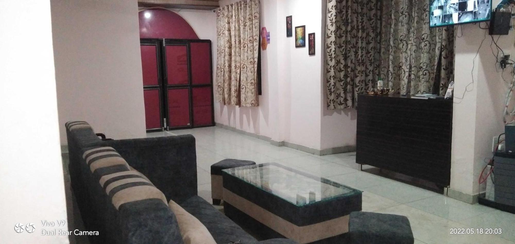 OYO 89839 Hotel Mohani Inn And Banquet Kausani Extérieur photo